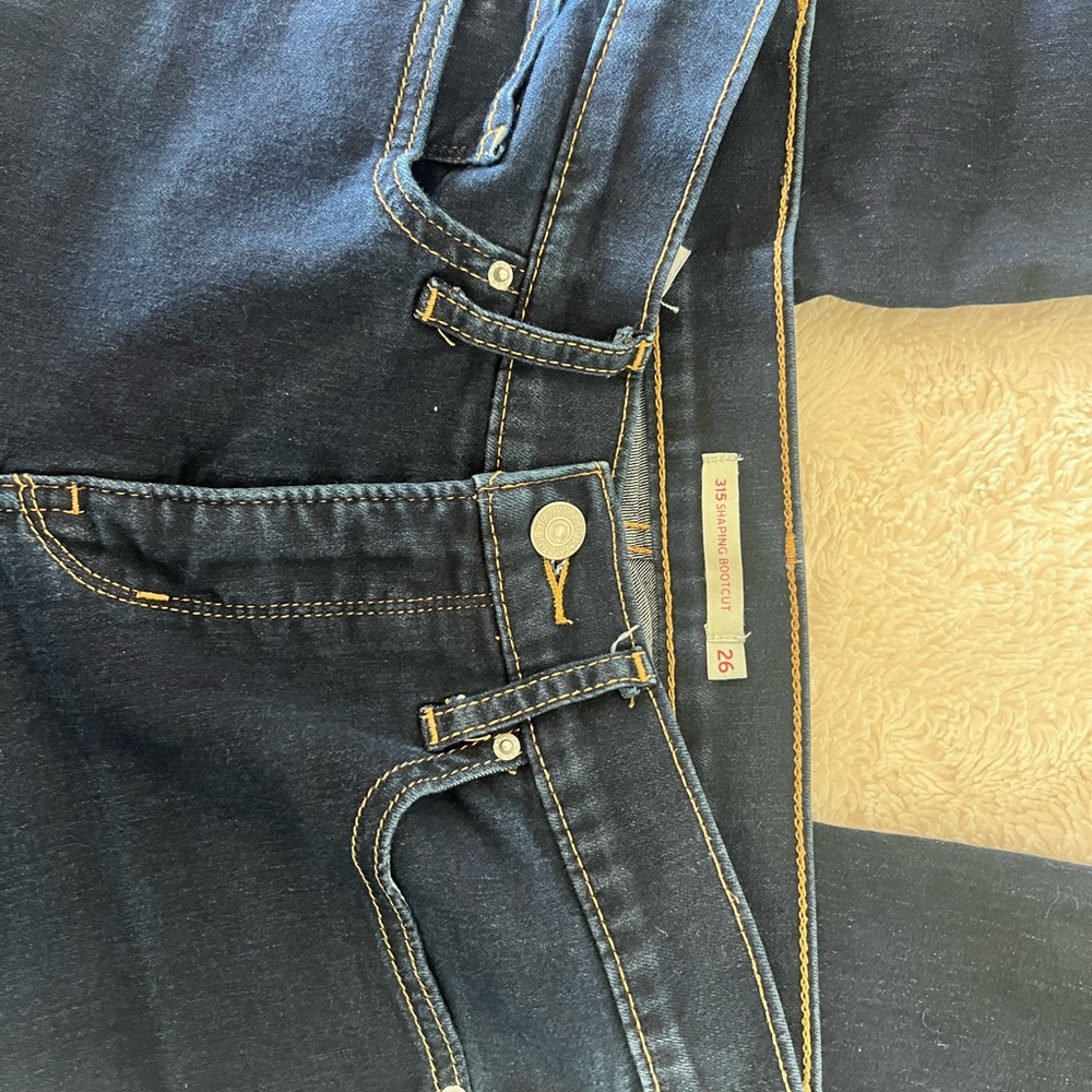 SHAPING BOOTCUT LEVIS
